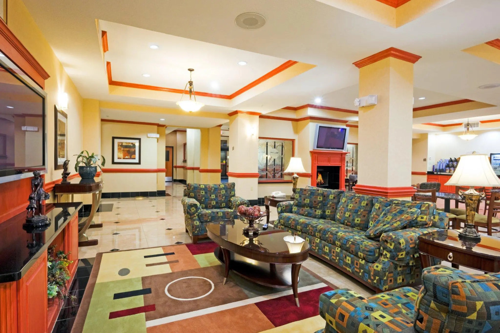 Holiday Inn Express Hotel and Suites Fairfield-North by IHG