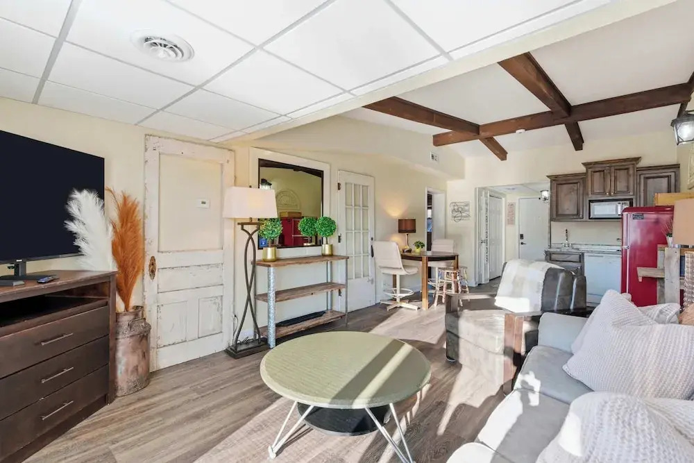 Lakin it Easy! Condo for 2
