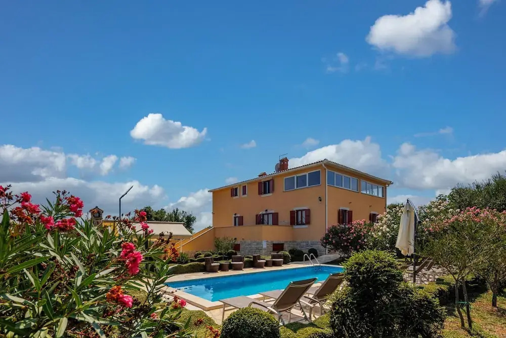 Pool Villa Divina