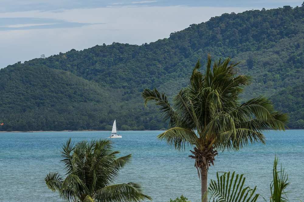 Attractive SeaView 4br Private Pool Villa
