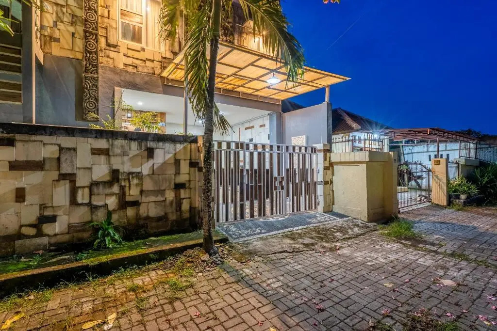 Jimbaran Cozy House & Bunk Bed