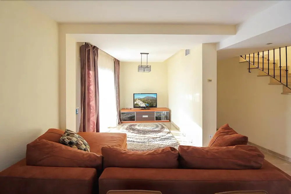 Penthouse Golden Mile