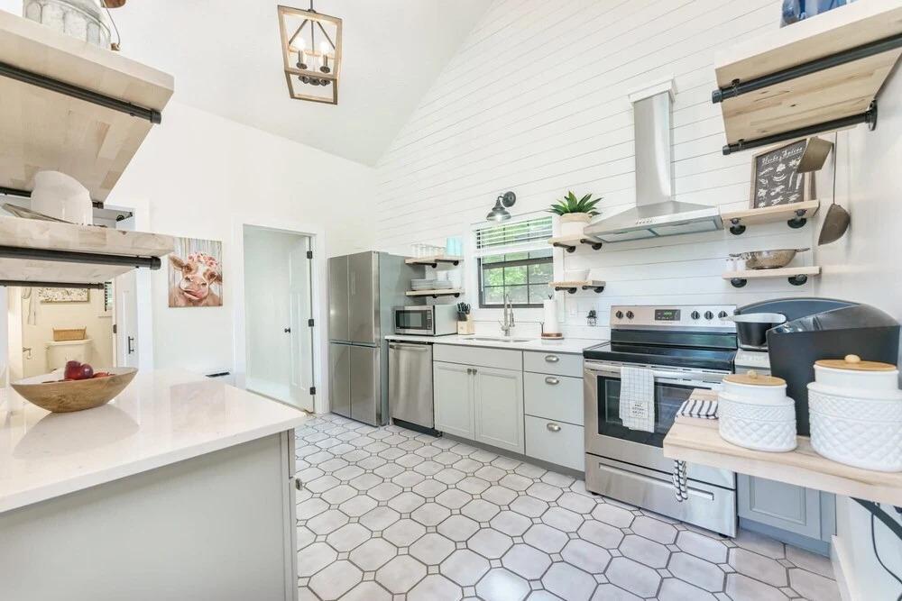 Grand Ole Mountain House: Hot Tub, Air Hockey, Arcade, Fire Pit, Nintendo Game Console