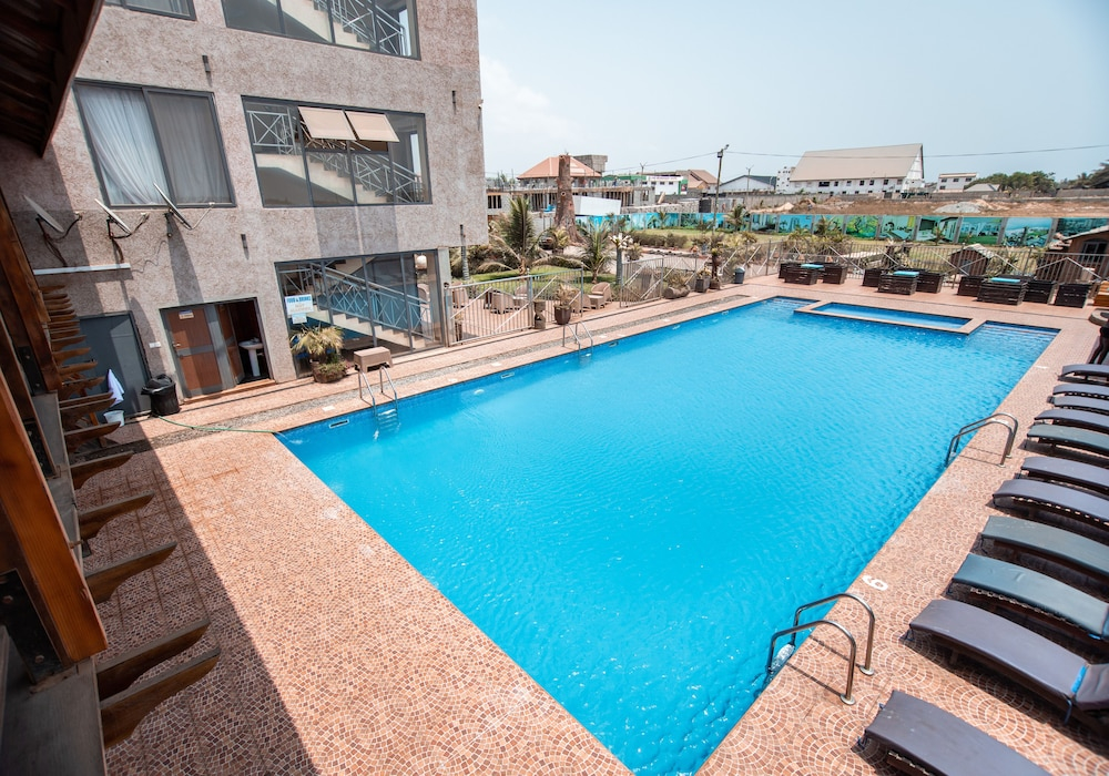 Plus 33 Hotel