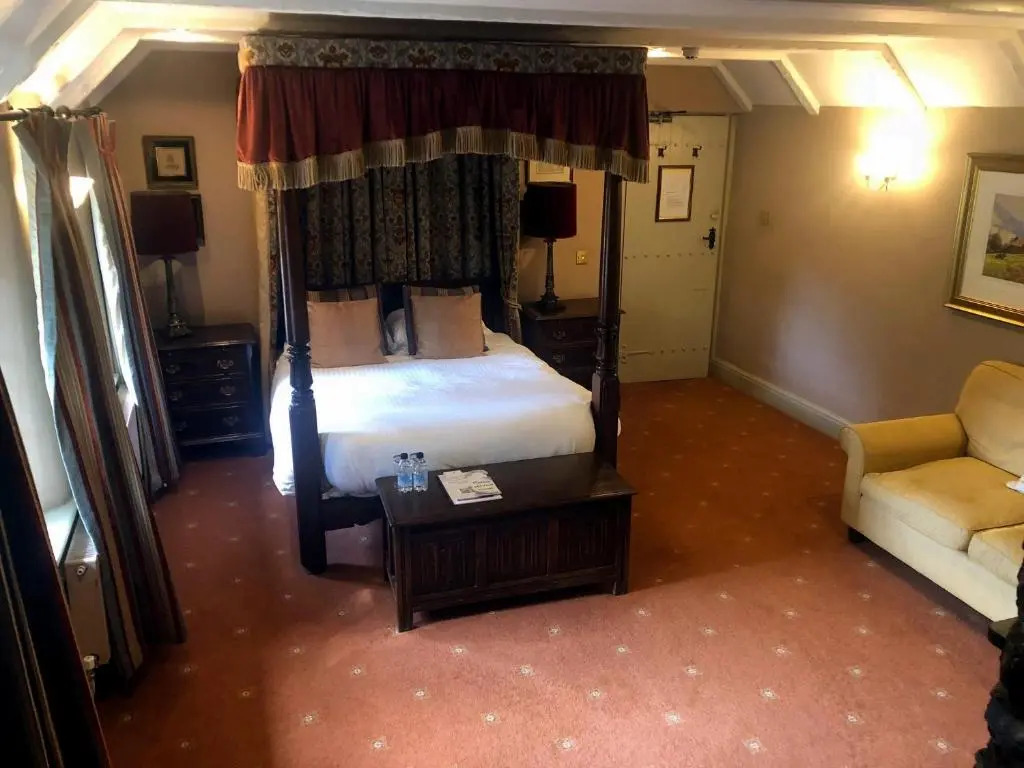 The Hoops Inn & Country Hotel