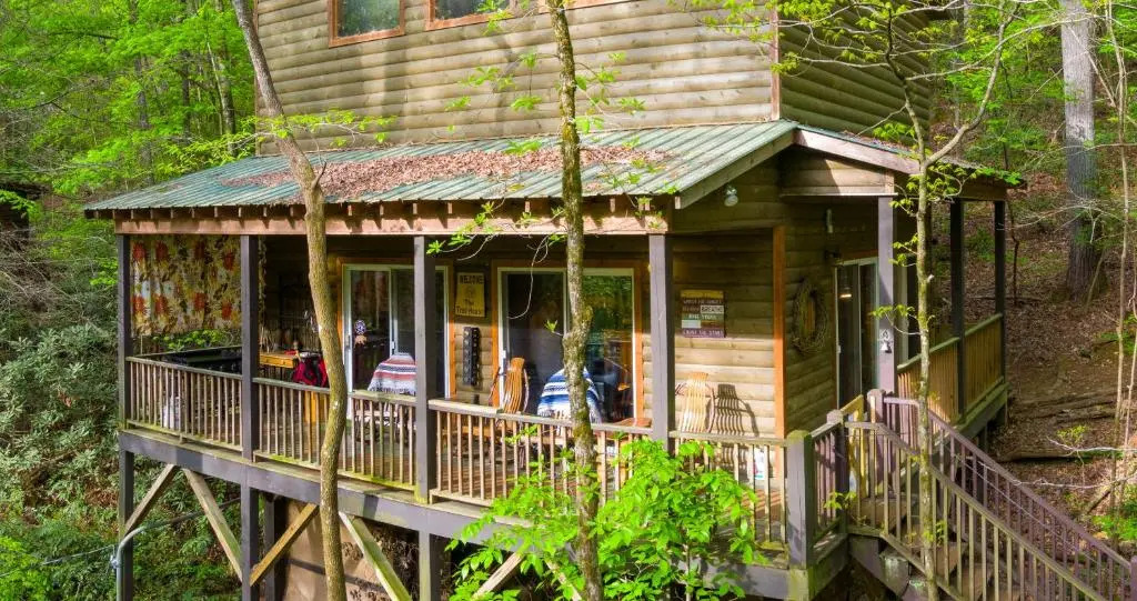 The TreeHouse - Rocking Chair Deck with Hot Tub below, Walking Distance to Downtown Helen, Sleeps 5