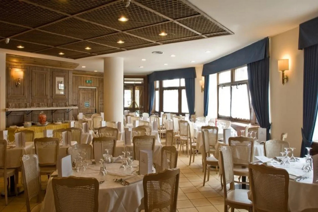 Hotel Alaska Cortina