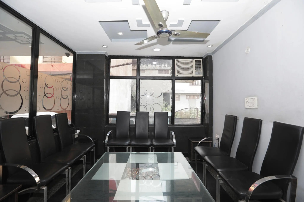 OYO 40851 Hotel Athithi