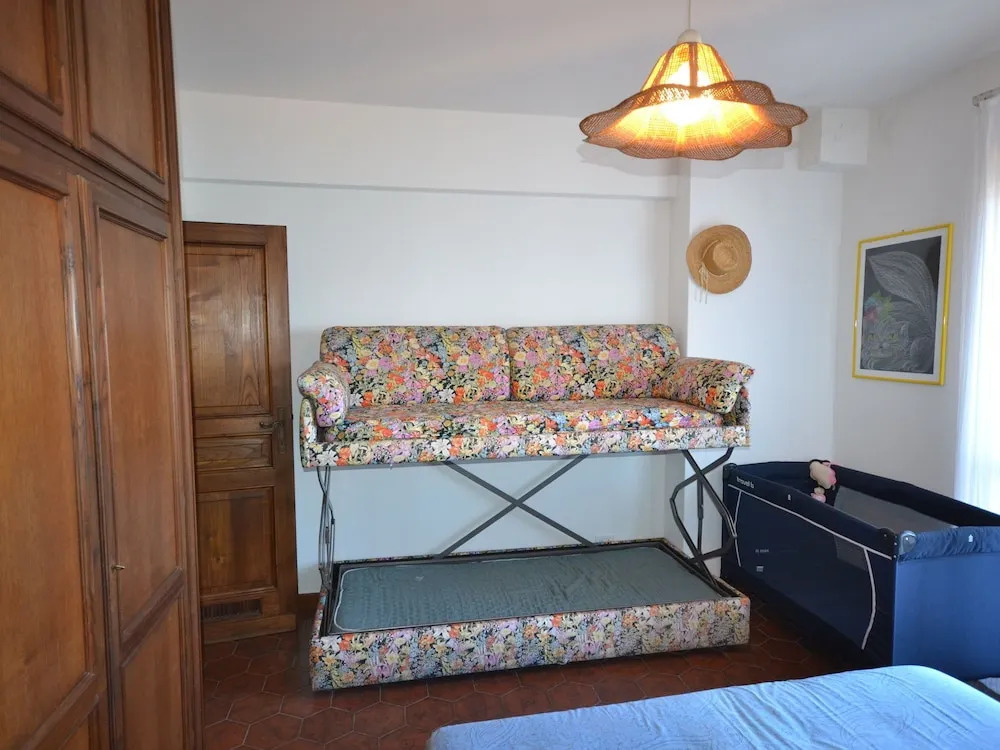 Large Apartment With sea Views in a Spacious Garden With a Shared Pool