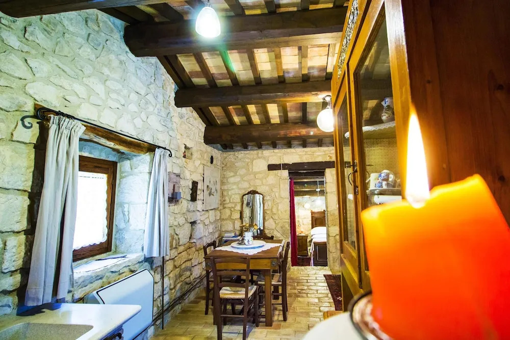 Apartment With one Bedroom in Abbateggio, With Wonderful Mountain View, Enclosed Garden and Wifi - Near the Slopes