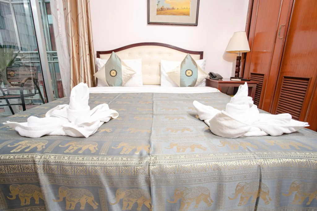 Silver Mounts Hotel