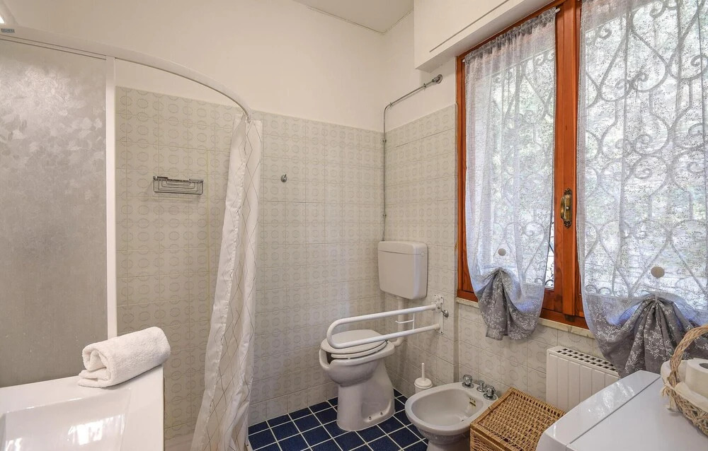 Gorgeous Home In Rapallo With House Sea View