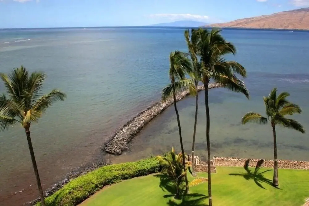 Menehune Shores, #210 3 Bedroom Condo by RedAwning