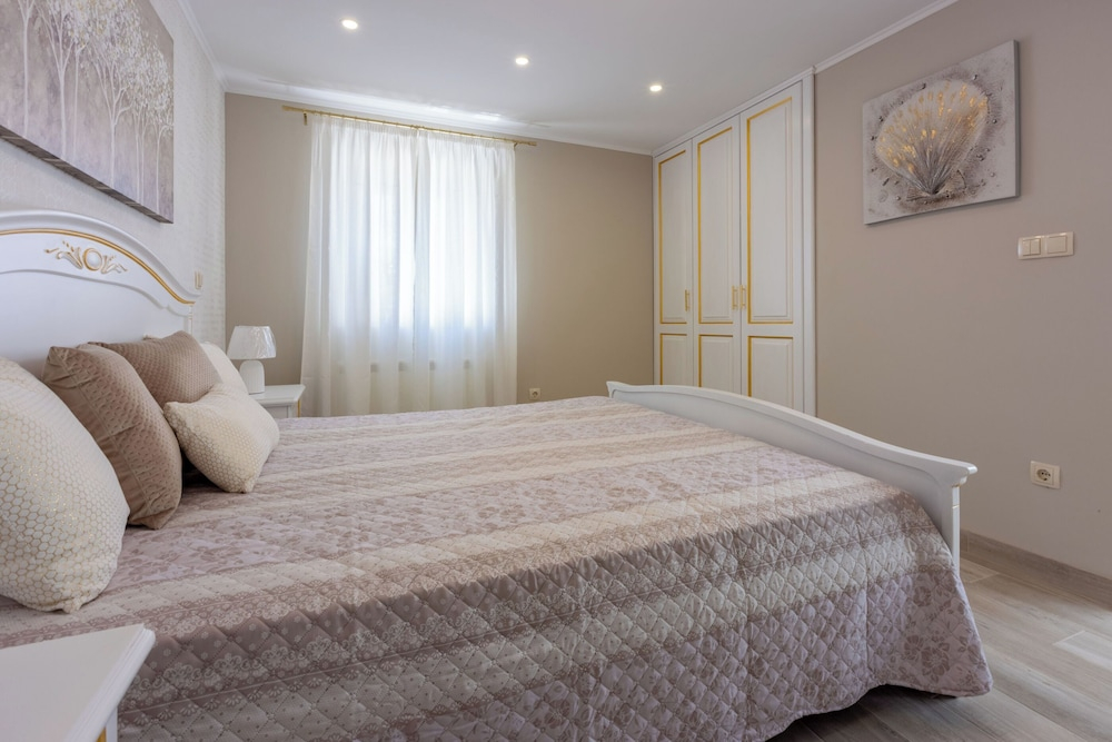 Villa Green Point