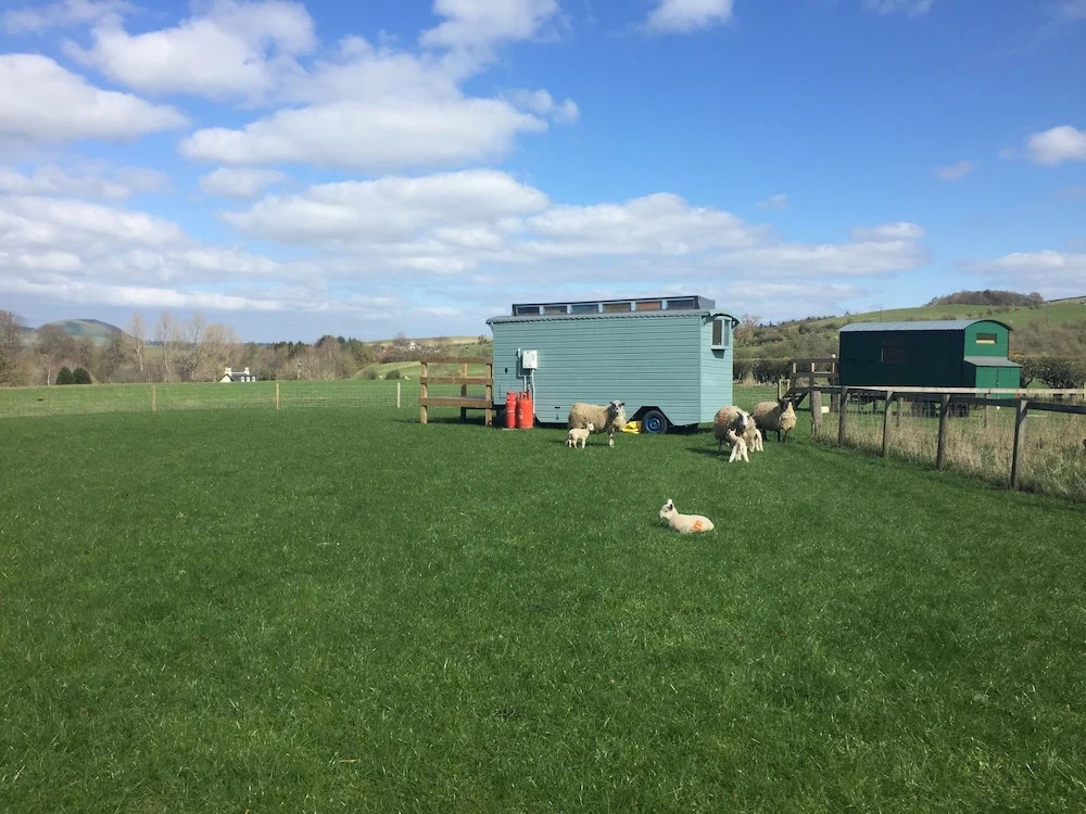 Showman's Hut @ Westcote