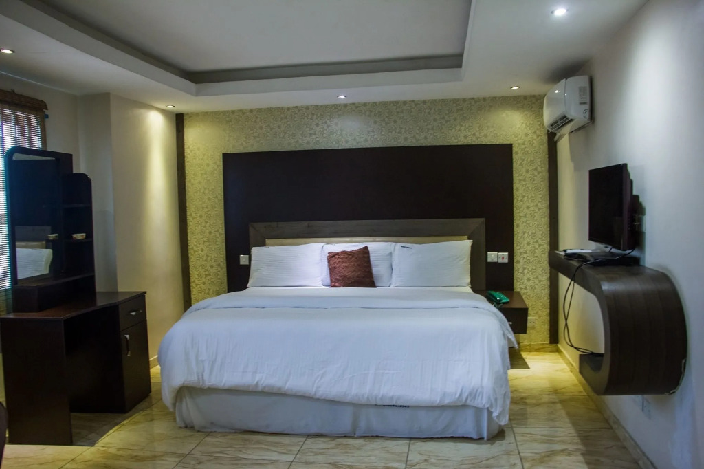 Bluenest Hotel