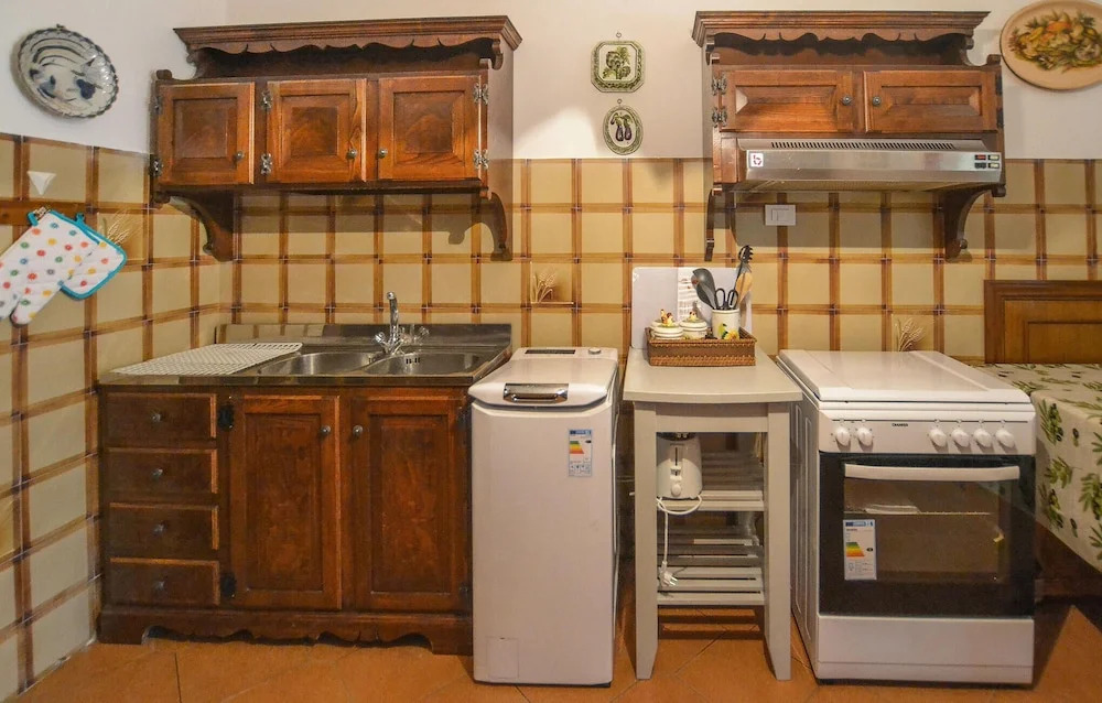 Amazing Apartment in Lucignano With Outdoor Swimming Pool, Wifi and 2 Bedrooms