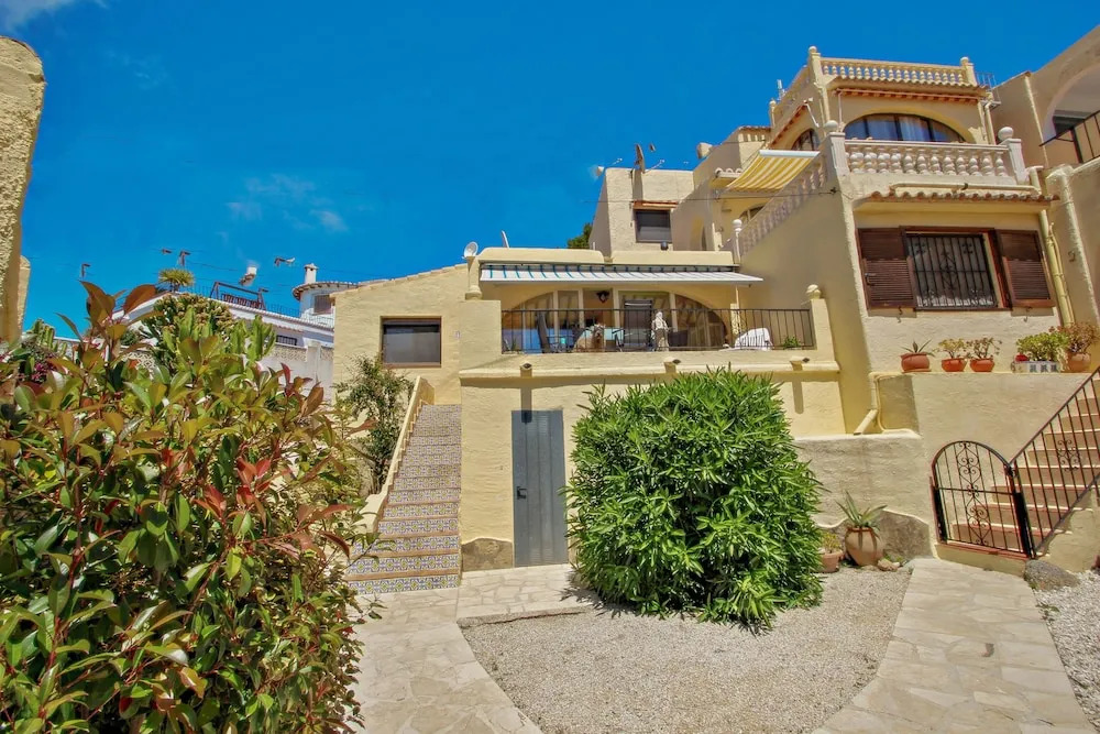 David - holiday bungalow with pool in Teulada