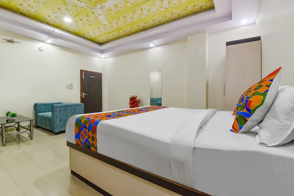 FabHotel Pink Cozzy