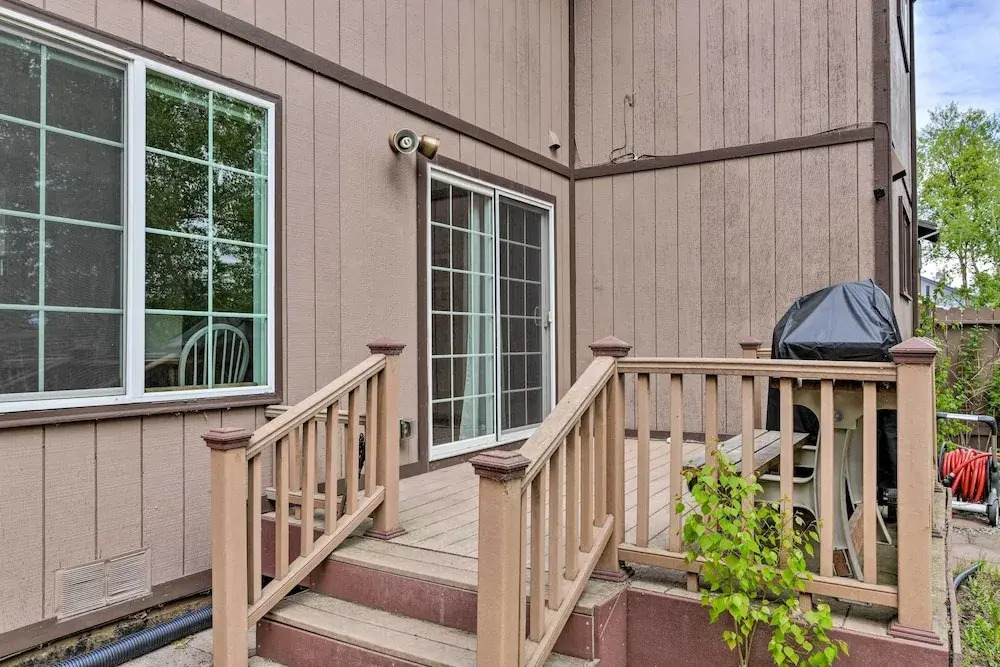 8 Mi to Dtwn Achorage! Home w/ Pet-friendly Yard