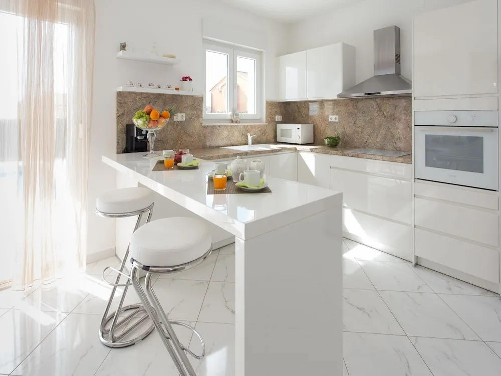 Modern villa with private swimming pool, nice garden with roofed terrace, BBQ
