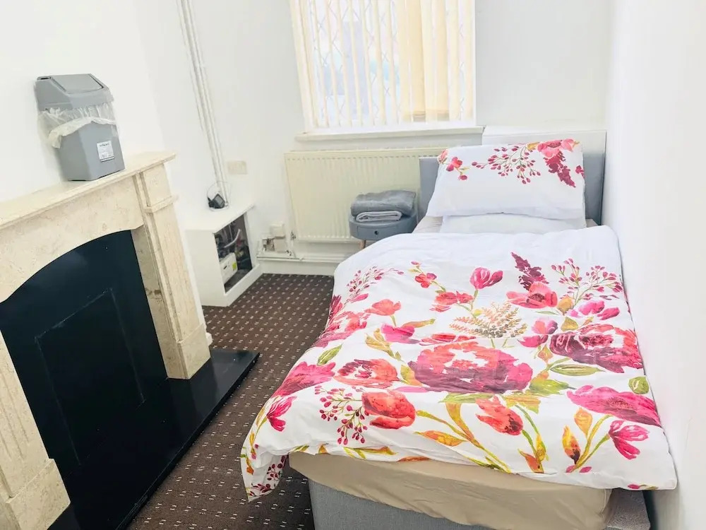 Stoke-on-trent - House - Sleeps 7 - City Centre
