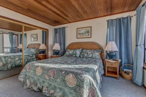 Ocean view home with Fireplace Hot Tub Deck