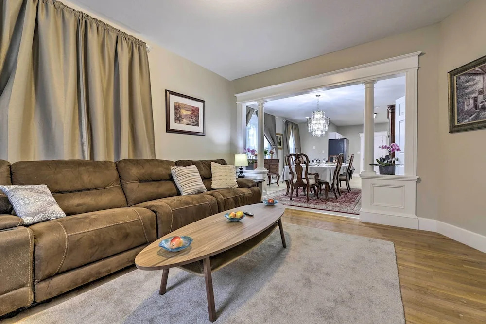 2 Mi to Downtown: Springfield Apt w/ Balcony!
