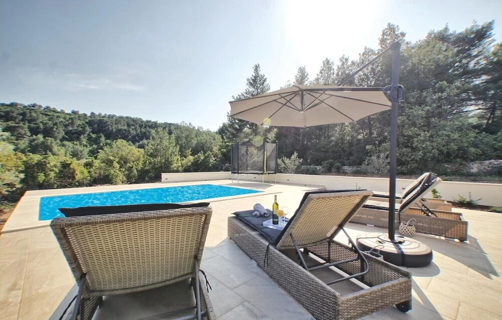 Awesome Home in Poplat With Wifi and 2 Bedrooms