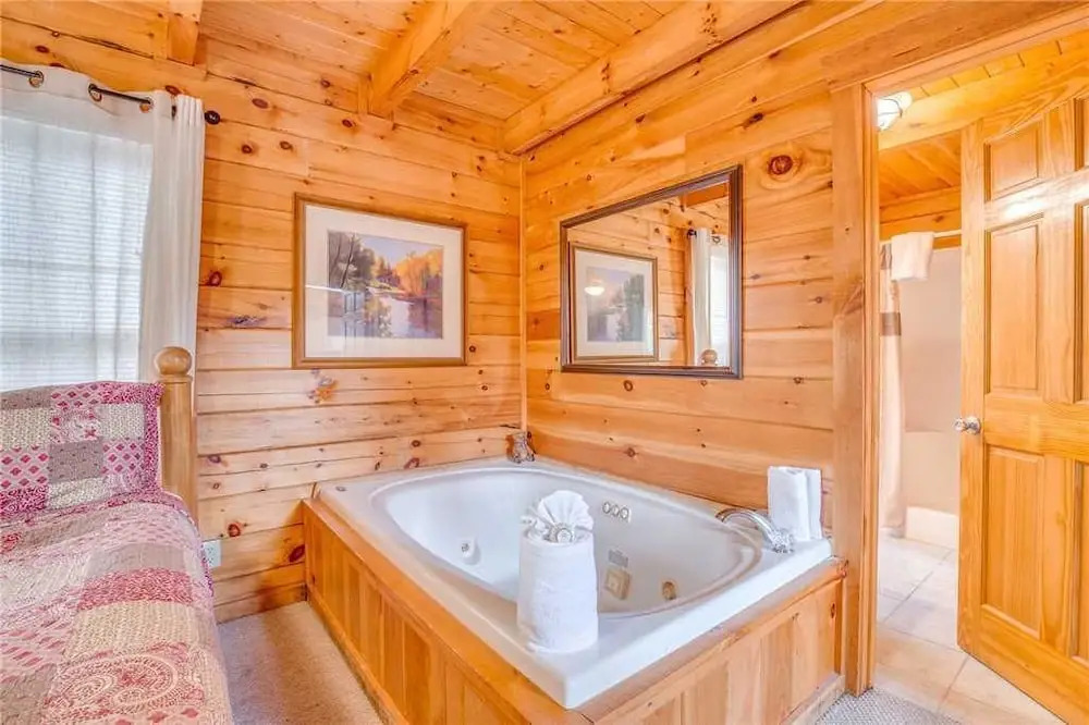 Dream Catcher II 1 Bedroom Home with Hot Tub