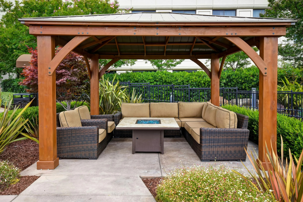DoubleTree by Hilton Pleasanton at The Club