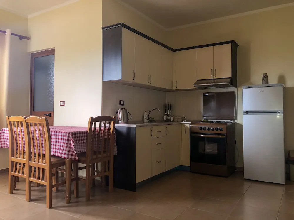 Kamberi Hotel & Apartments