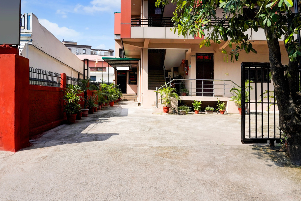 Super Hotel O GMS Road Ballupur Chowk Formerly Maira Residency