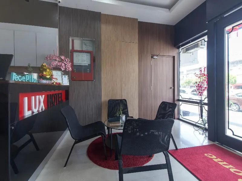 OYO 772 Lux Hotel