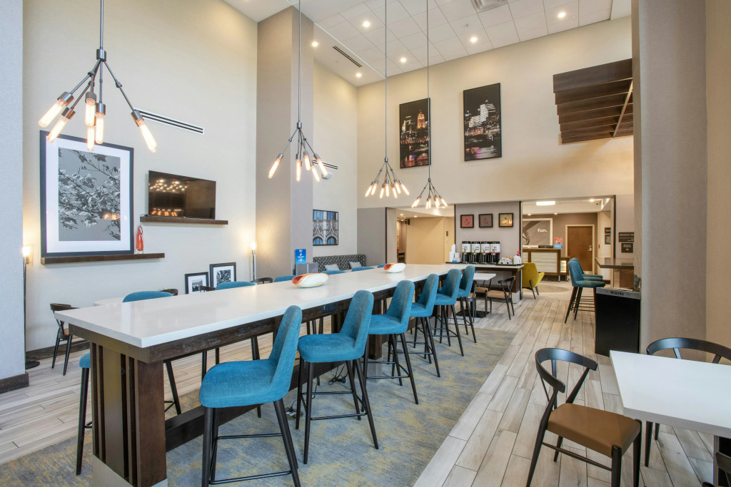Hampton Inn & Suites Cincinnati / Uptown - University Area