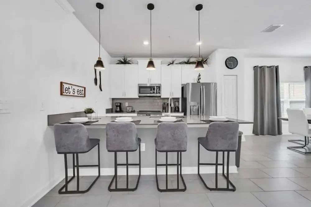 Luxury, Luxury, Luxury Pool Home! 5 Bedroom Townhouse