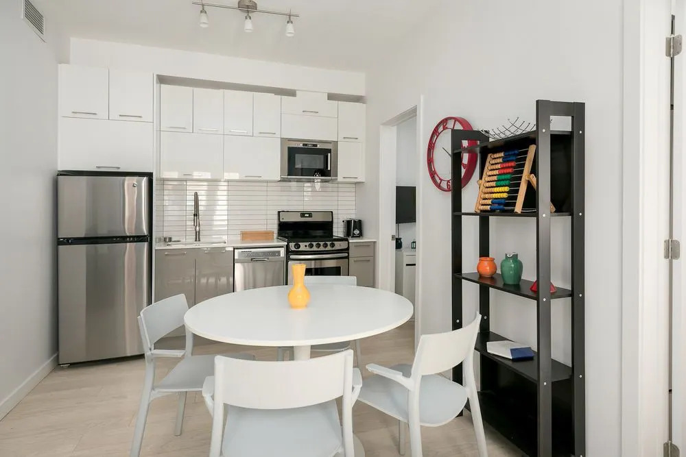 Colorful 2br In Downtown Mtl By Sonder