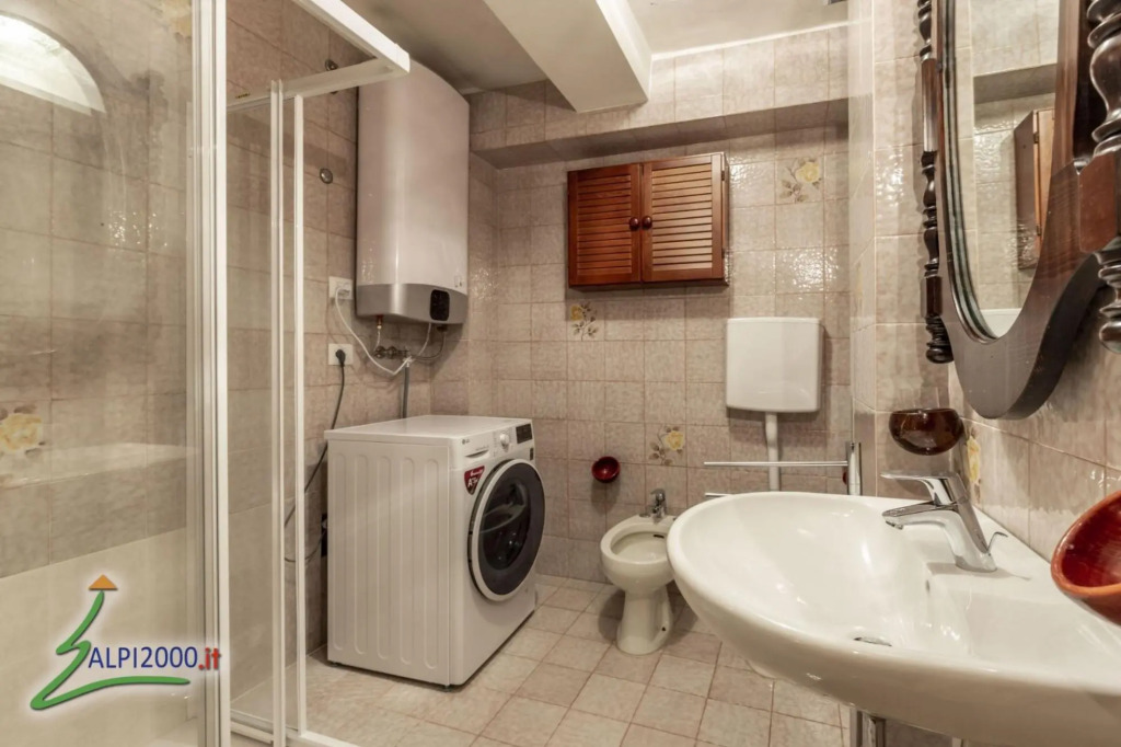 Enrico: large three room apartment. (022036-AT-907442)-369 ENRICO
