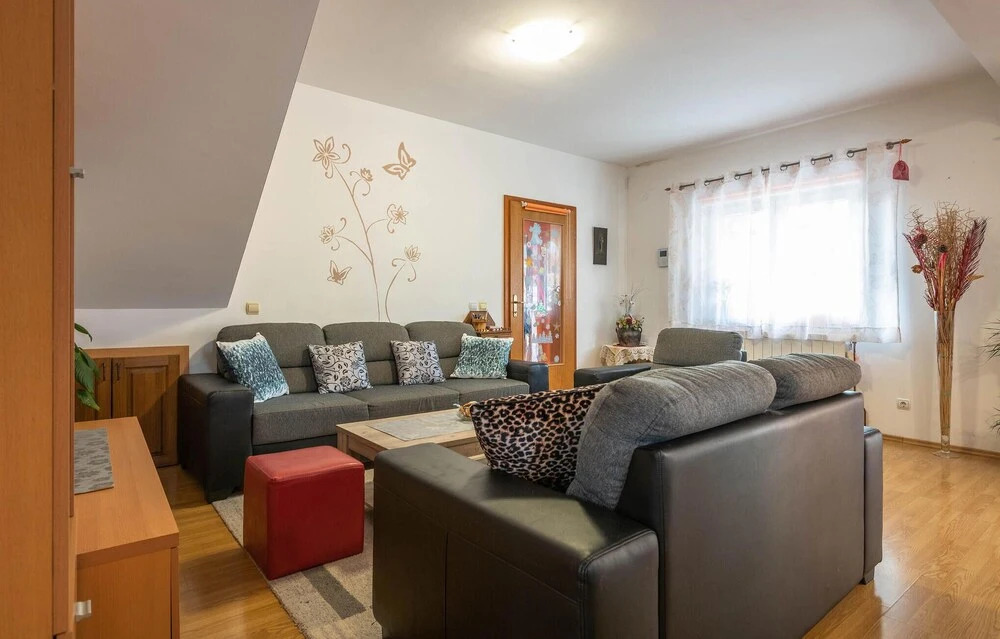 Stunning Home In Marcana