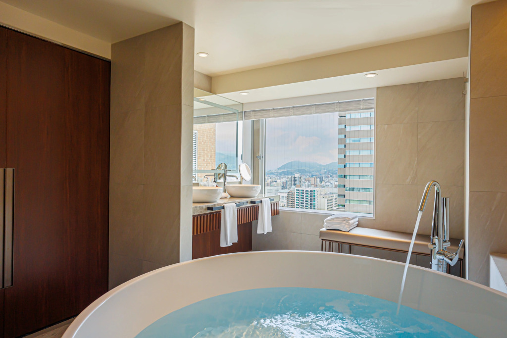 Отель ANA Crowne Plaza Hiroshima, an IHG Hotel