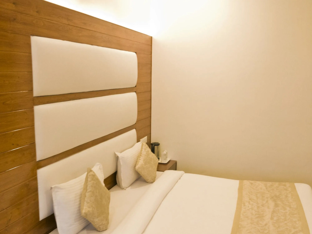 Royal Jardin Whistling Pines Resort