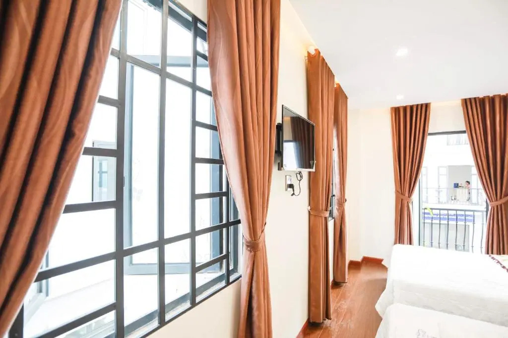 Khách Sạn Triều Dâng