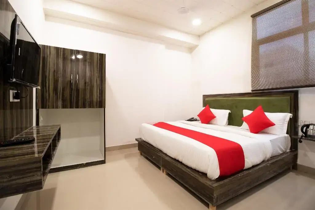 Grand Inn by OYO Rooms