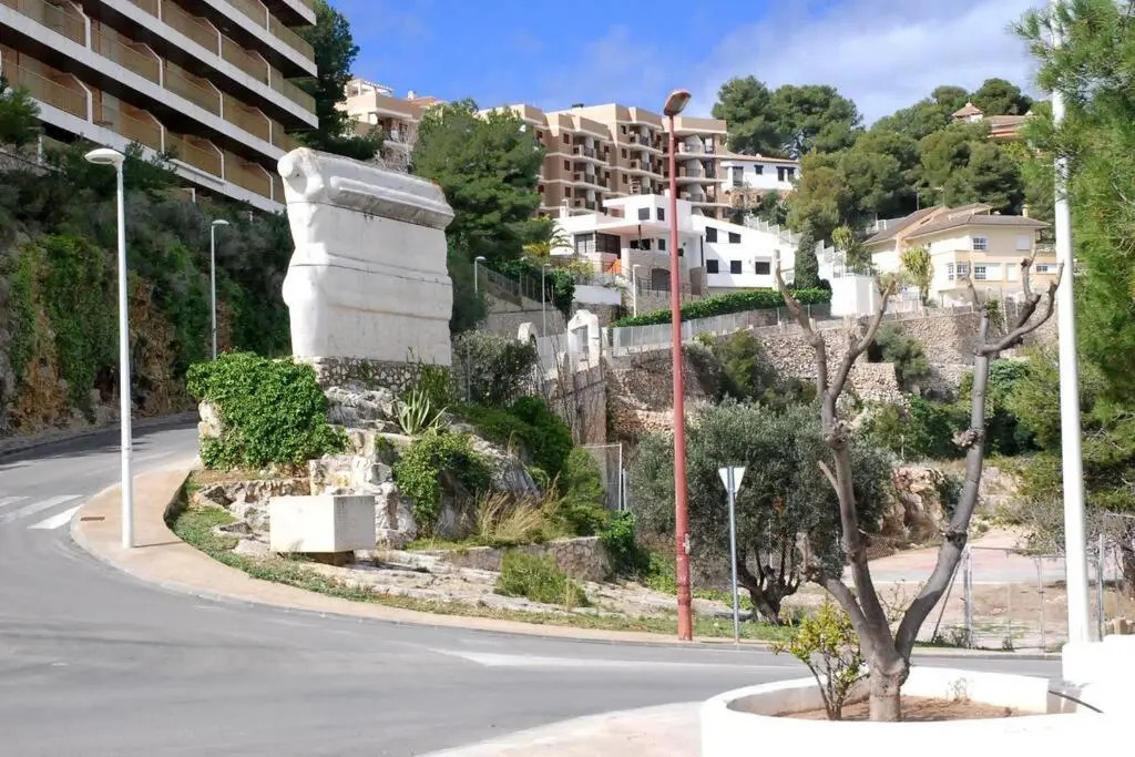 Mirador frente al mar. 1a linea. Piscina y parking