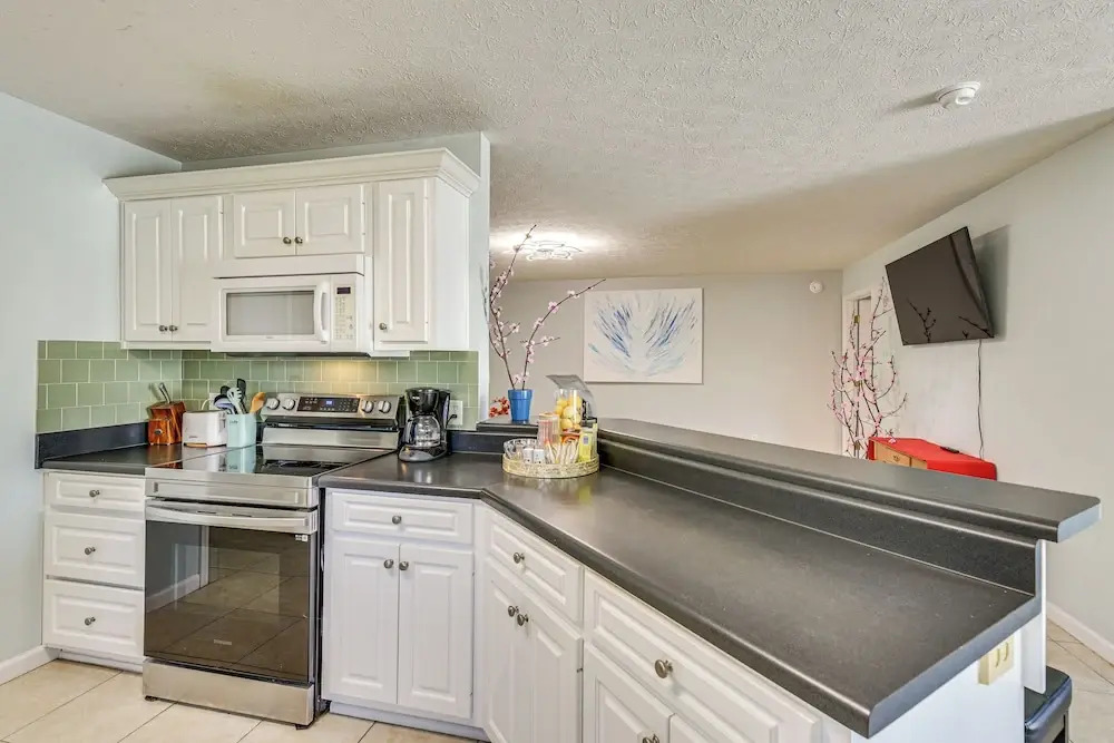 Pet-friendly PCB Home w/ Hot Tub, Near Beaches!