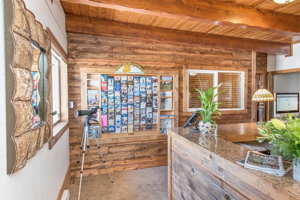 Elk Refuge Inn