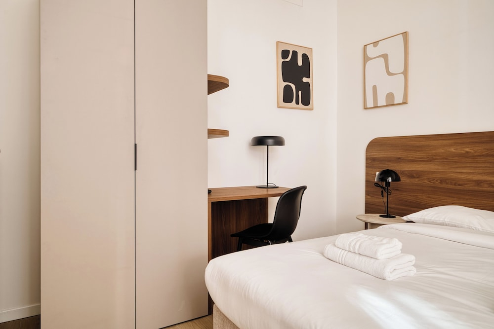 Elegant Flats near Guastalla Gardens