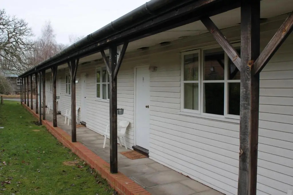 St Georges Lodge, Bisley