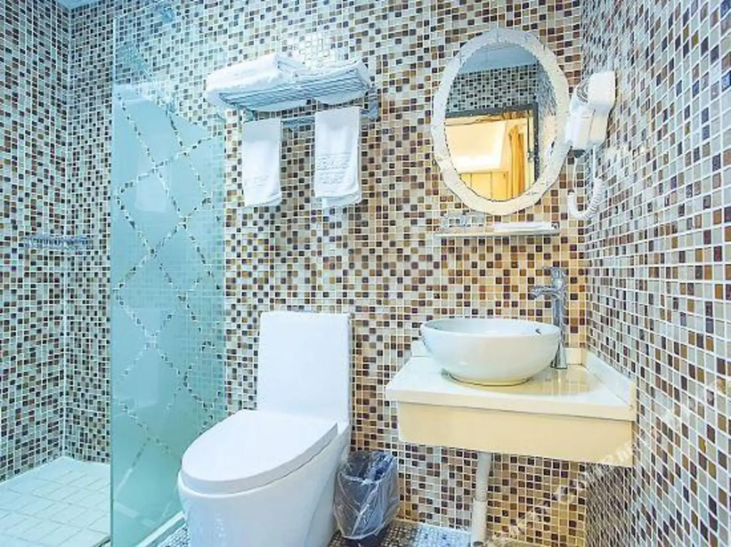 Shanghai Aishang Collection Hotel (Caohejing Hongmei Road Subway Station)