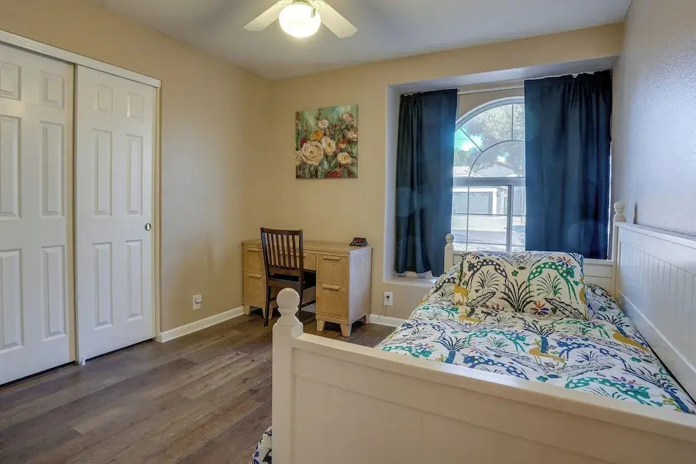 Pet-friendly Yard! Home Near State Farm Stadium